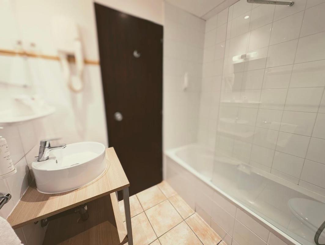 Hotel Du Centre Annemasse Ngoại thất bức ảnh